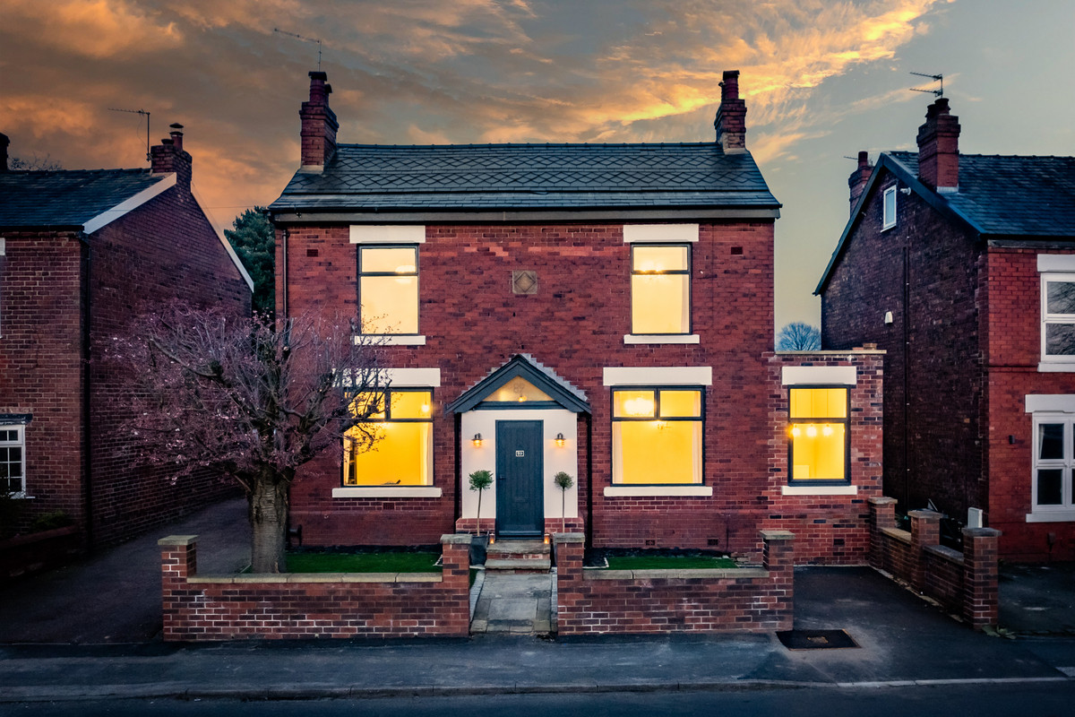 4 bed detached house for sale in Coppice Road, Stockport  - Property Image 6