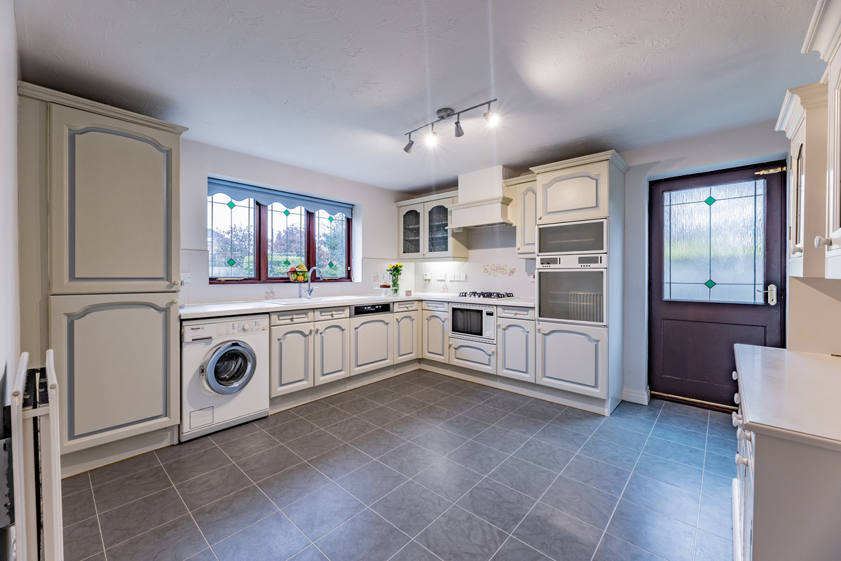 3 bed detached house for sale in Lansdown Close, Cheadle  - Property Image 4