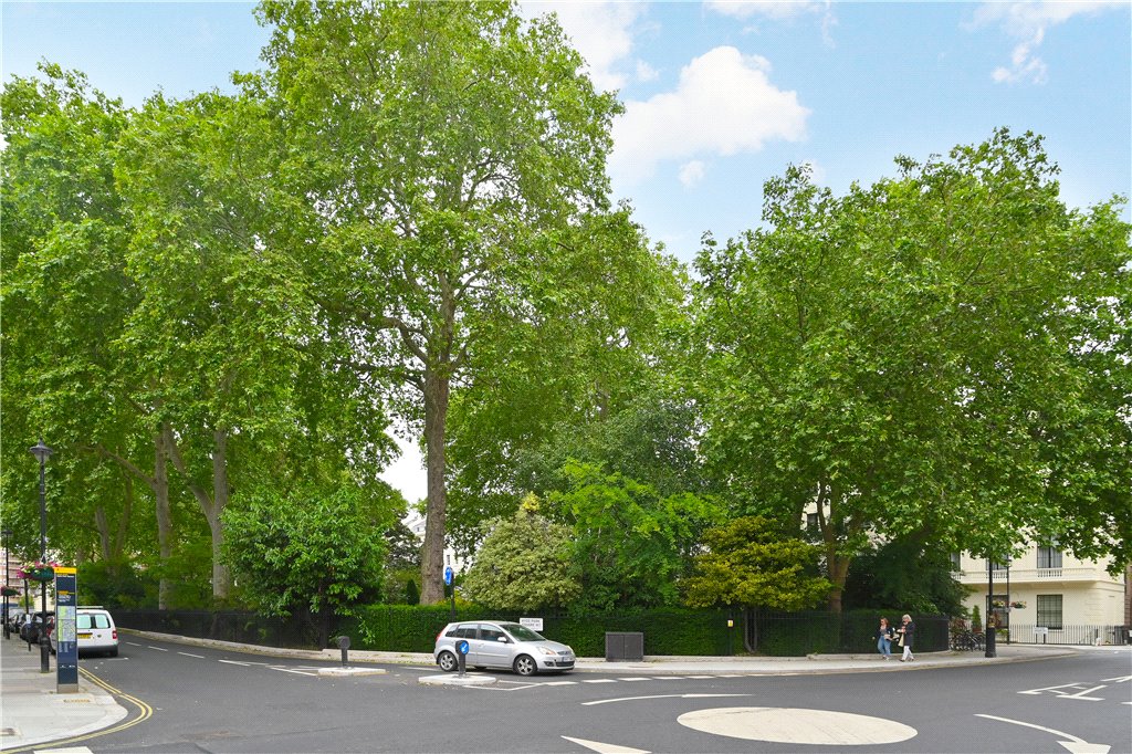 2 bed apartment for sale in Hyde Park Square, London 10