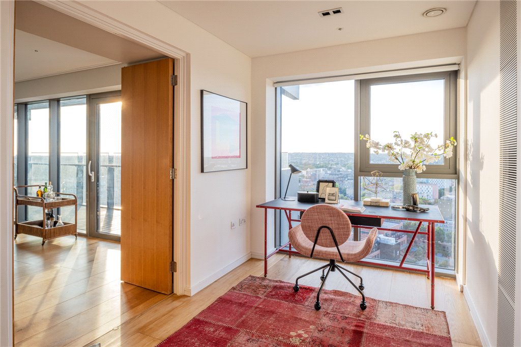 3 bed apartment for sale in Brock Street, London 8