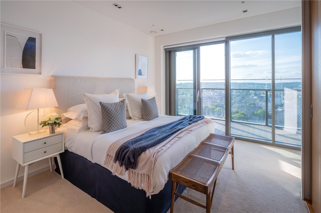 3 bed apartment for sale in Brock Street, London 2