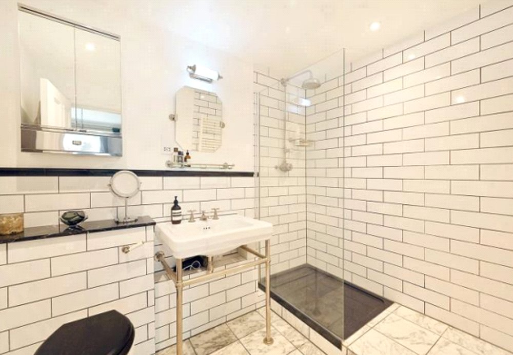 3 bed apartment for sale in Hall Road, London 4