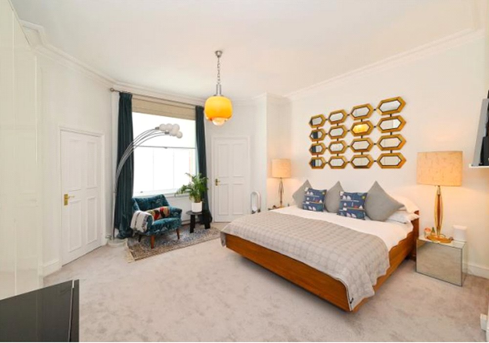 3 bed apartment for sale in Hall Road, London 3