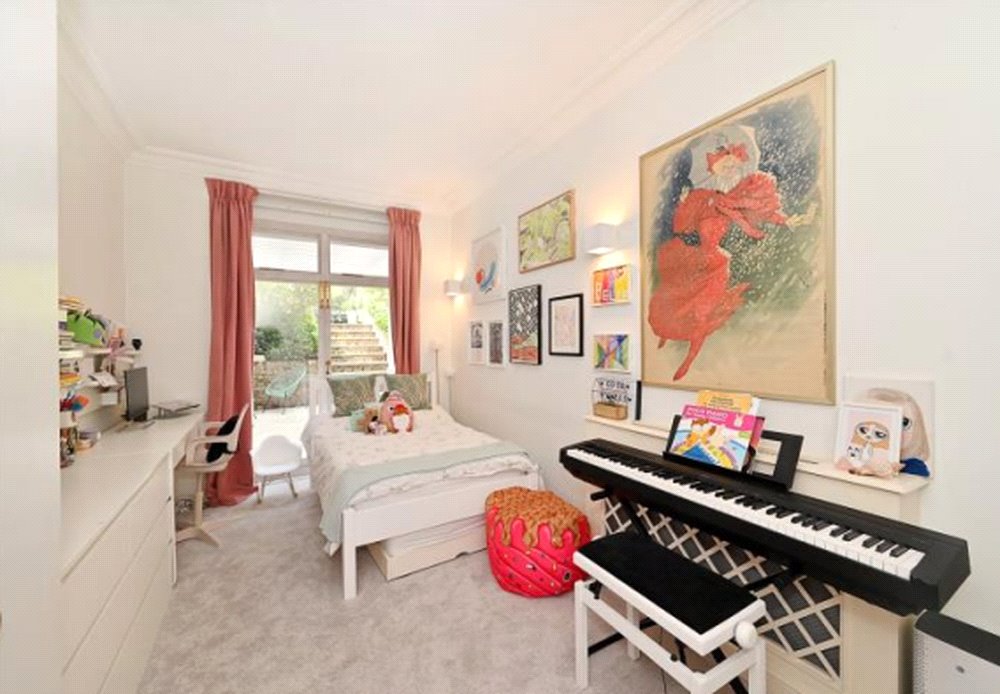 3 bed apartment for sale in Hall Road, London 5