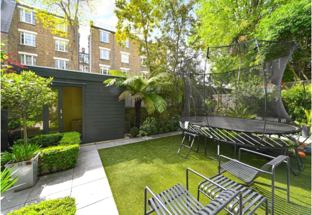 3 bed apartment for sale in Hall Road, London 7