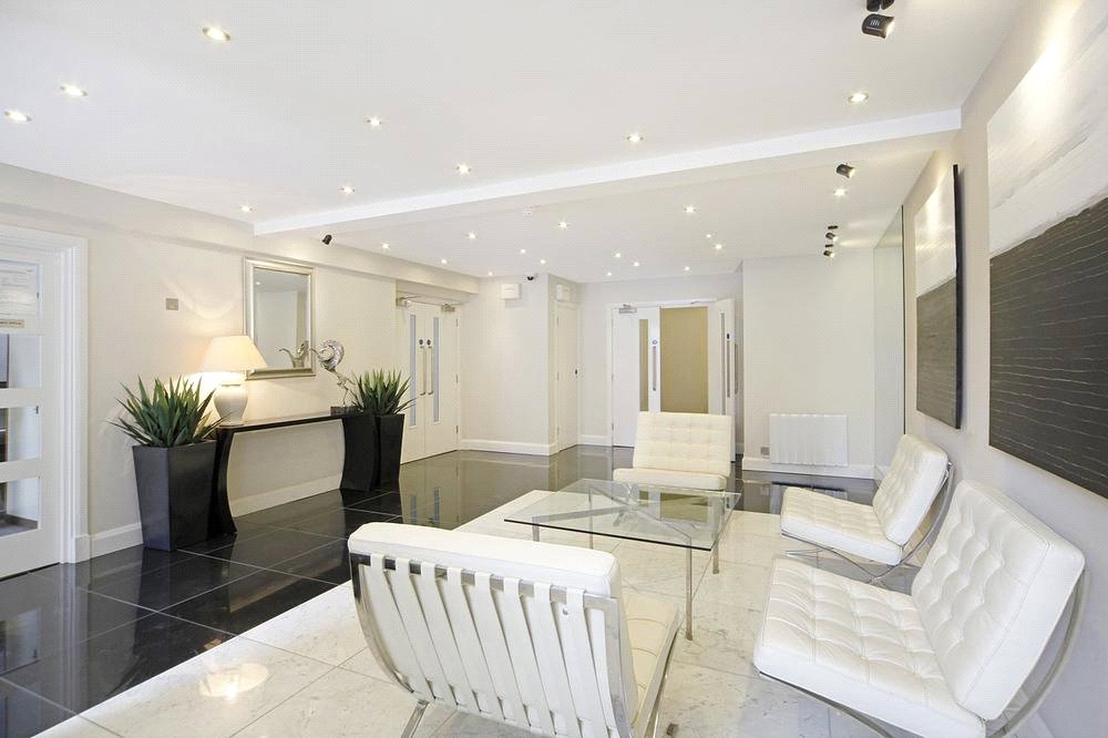 2 bed apartment to rent in Hill Street, London 7