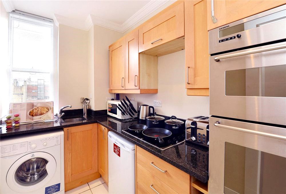 2 bed apartment to rent in Hill Street, London 2