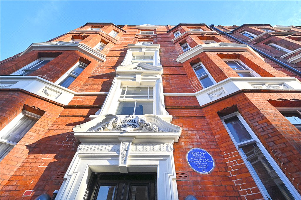 2 bed apartment for sale in Bury Place, London 5