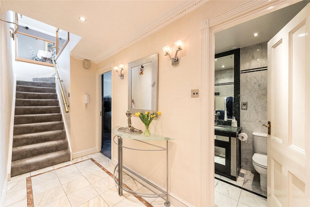 3 bed apartment for sale in Southwick Street, London 11