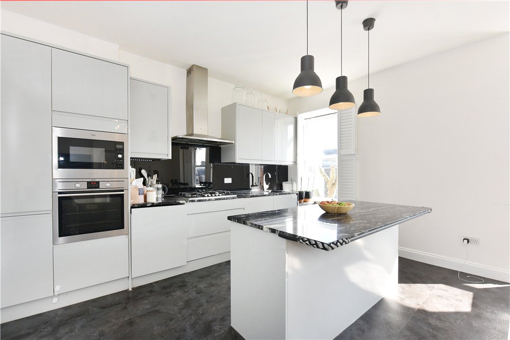 3 bed apartment for sale in Chevening Road, London  - Property Image 3