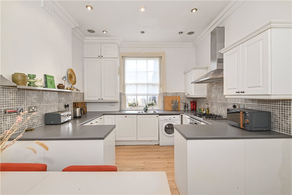 2 bed apartment for sale in Sussex Gardens, London 6