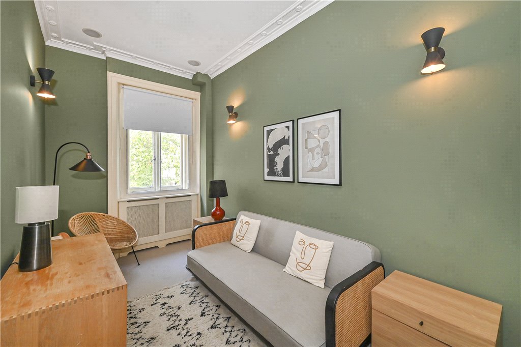 2 bed apartment for sale in Sussex Gardens, London 4
