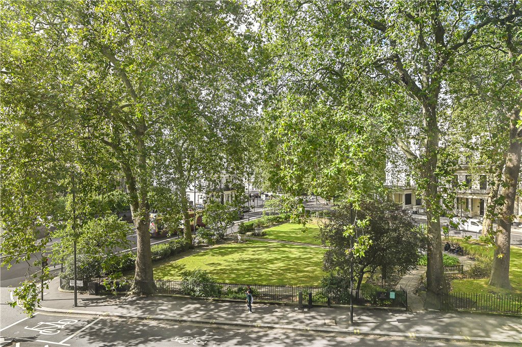 2 bed apartment for sale in Sussex Gardens, London 10