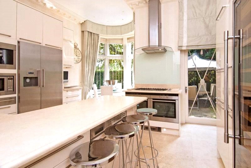 7 bed house to rent in Frognal, Hampstead 0