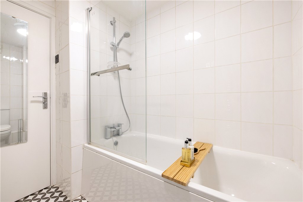 3 bed apartment for sale in Norfolk Place, London 10