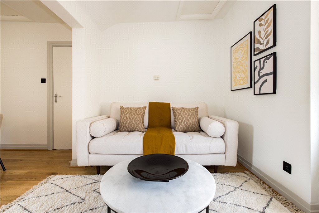 3 bed apartment for sale in Norfolk Place, London 11