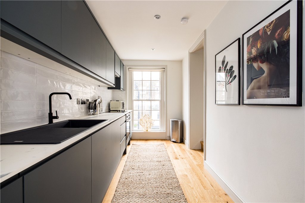 3 bed apartment for sale in Norfolk Place, London 1