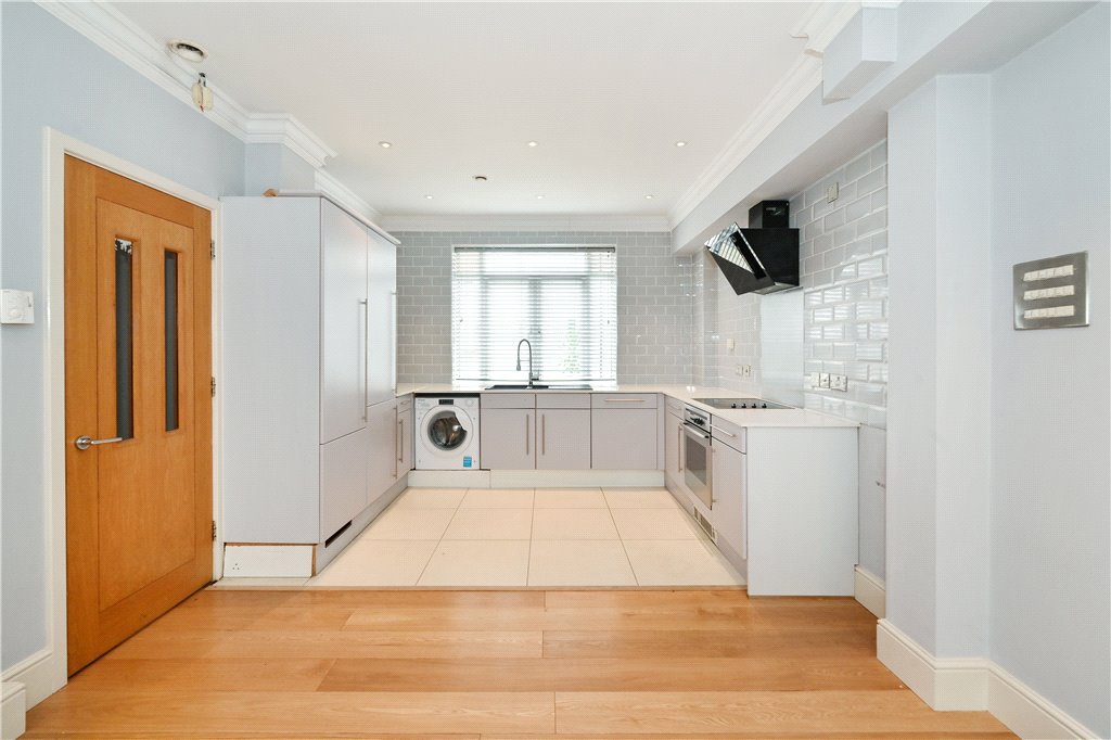 2 bed apartment for sale in Marylebone Road, London 8