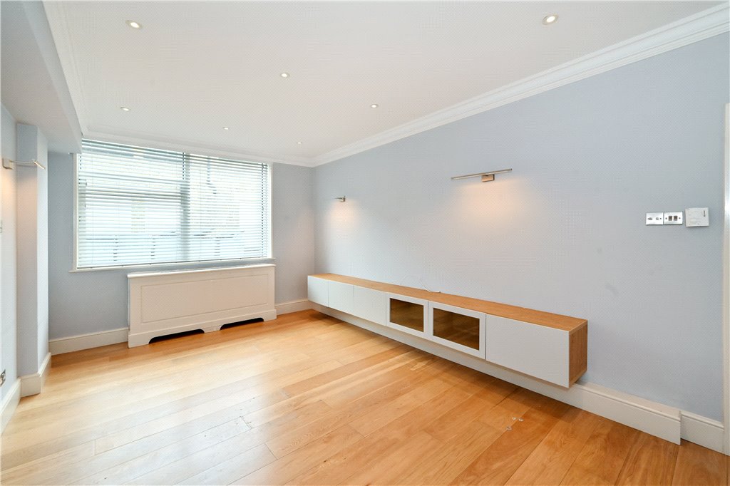 2 bed apartment for sale in Marylebone Road, London 9