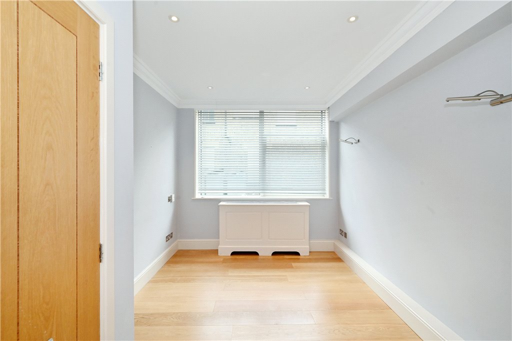 2 bed apartment for sale in Marylebone Road, London 10