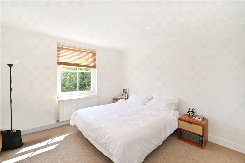 2 bed apartment for sale in Harvist Road, London 3