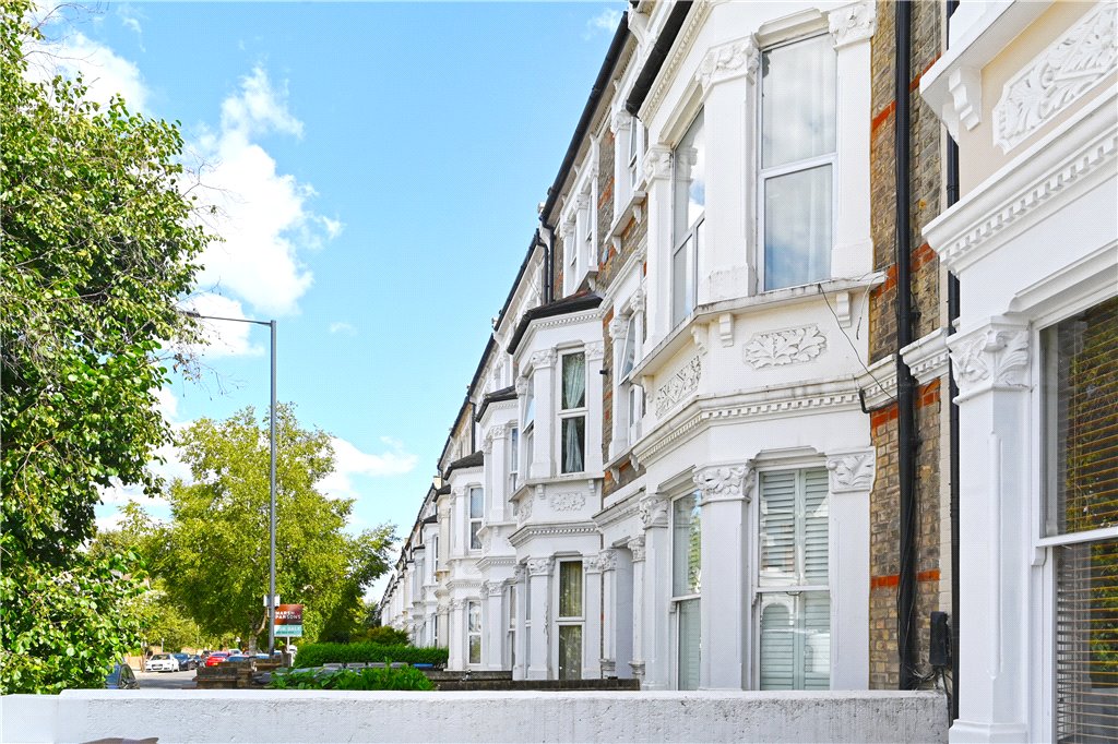 2 bed apartment for sale in Harvist Road, London 8