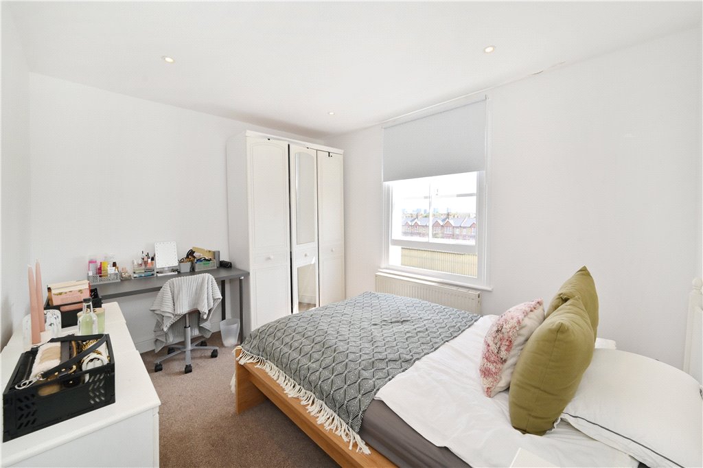 3 bed apartment for sale in Harvist Road, London 6