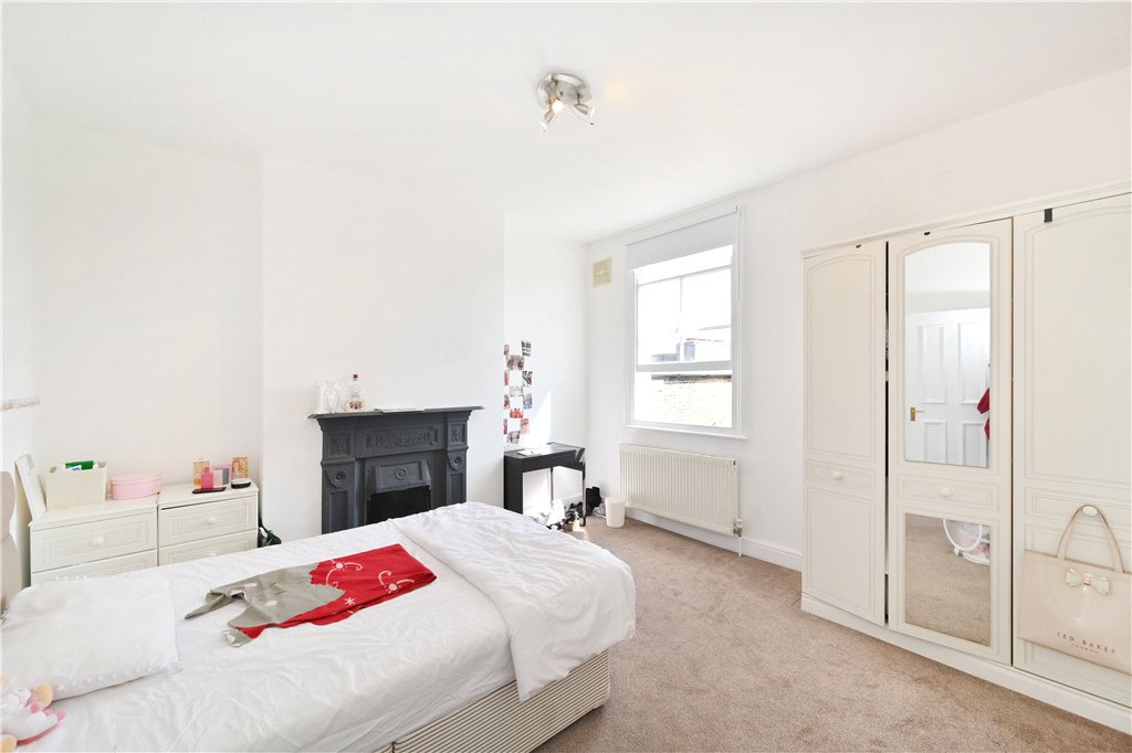 3 bed apartment for sale in Harvist Road, London  - Property Image 6