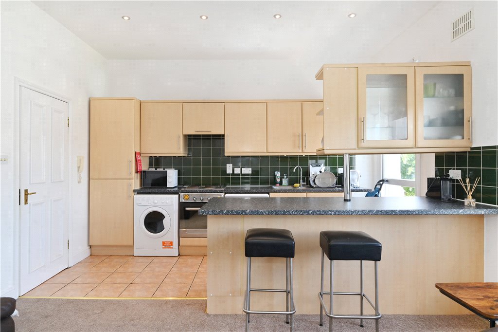 3 bed apartment for sale in Harvist Road, London 8