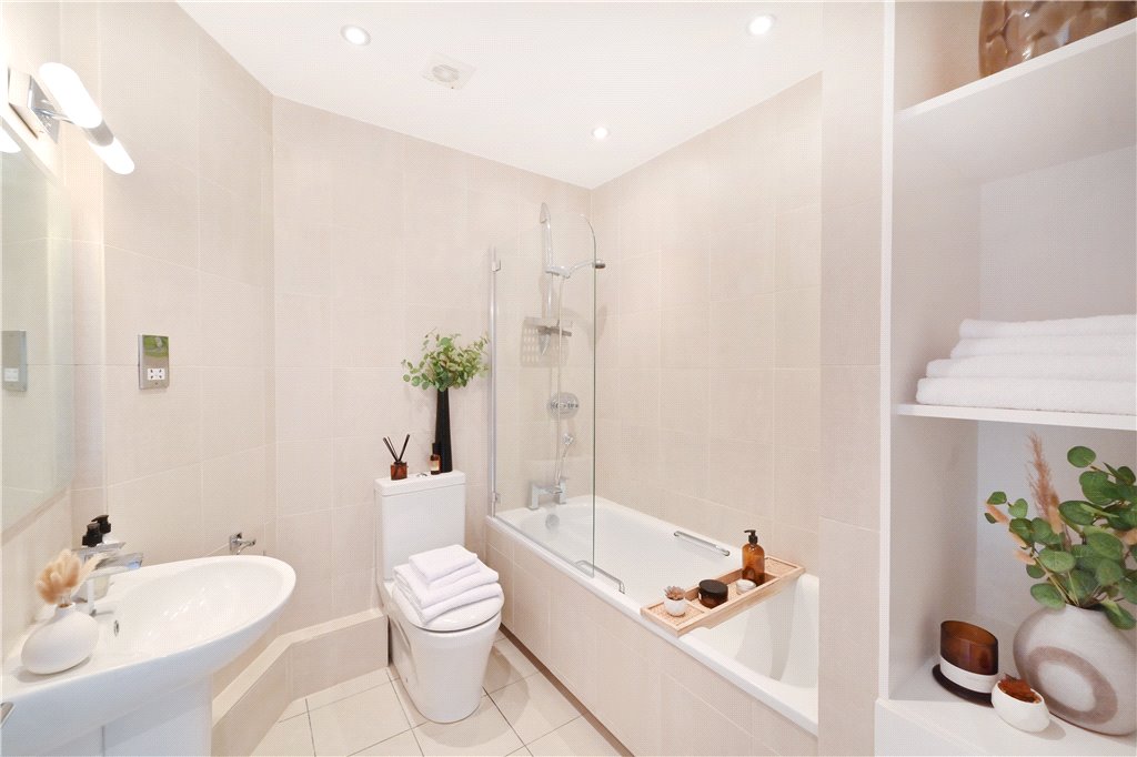 2 bed apartment for sale in Marylebone High Street, London 4
