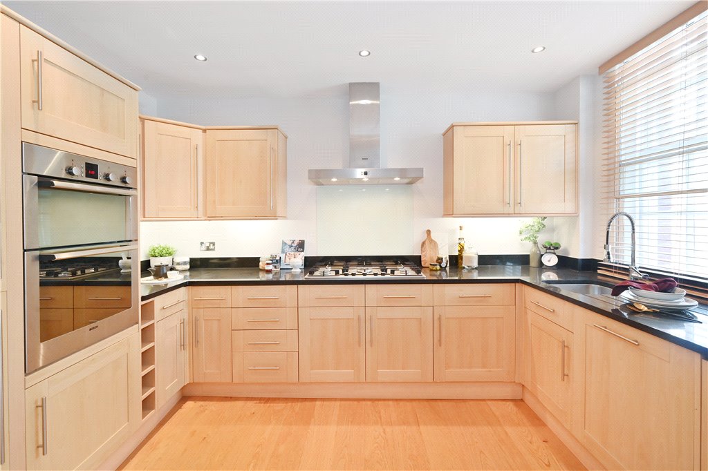 2 bed apartment for sale in Marylebone High Street, London 2