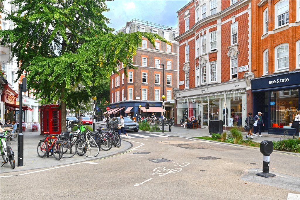 2 bed apartment for sale in Marylebone High Street, London 9
