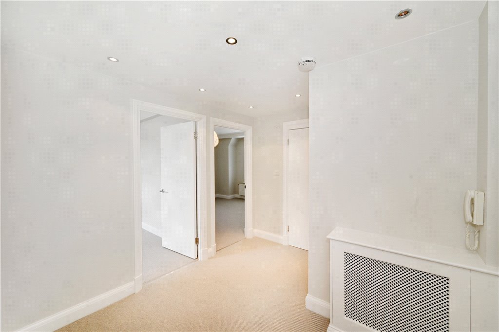 3 bed apartment for sale in Marylebone High Street, London 8
