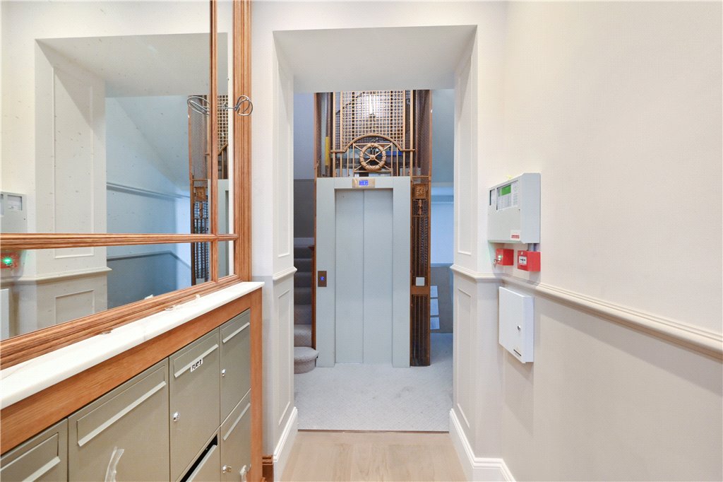 3 bed apartment for sale in Marylebone High Street, London 10