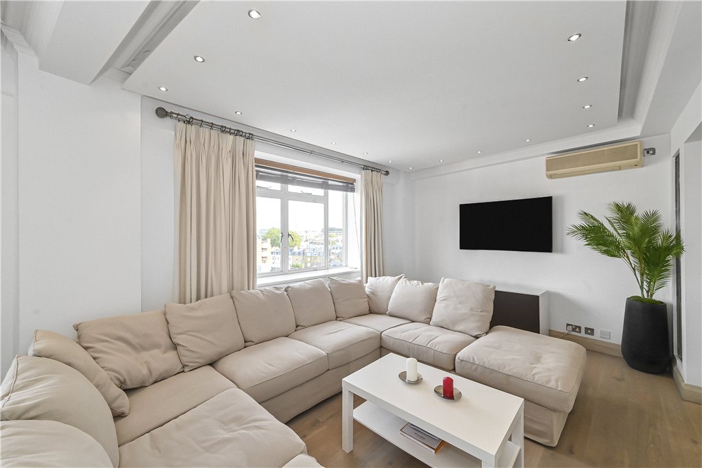 2 bed apartment for sale in Lowndes Street, London 2