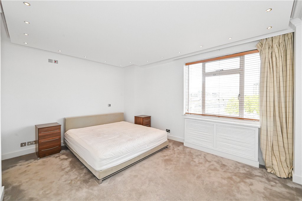 2 bed apartment for sale in Lowndes Street, London 4