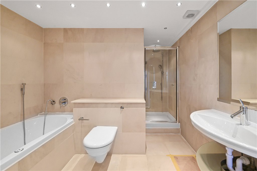 2 bed apartment for sale in Lowndes Street, London 5