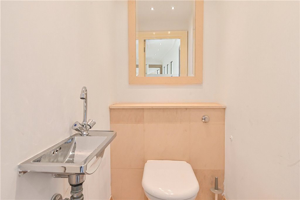 2 bed apartment for sale in Lowndes Street, London 8