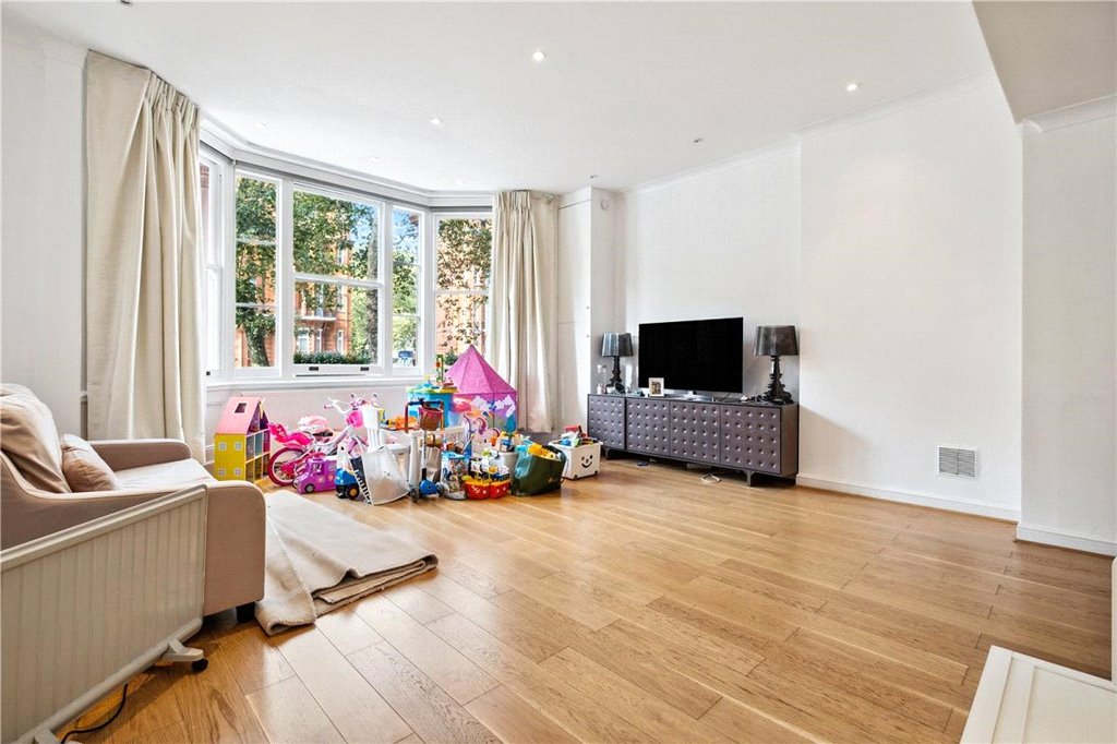 1 bed apartment for sale in Pont Street, London 0