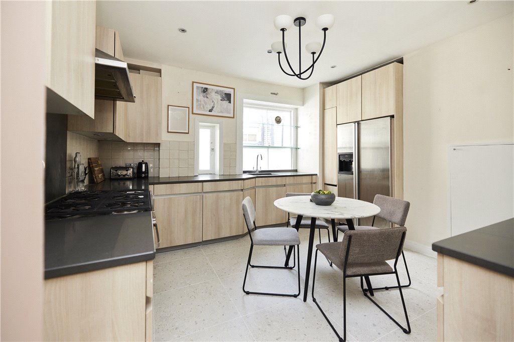 4 bed apartment for sale in Cabbell Street, London 3