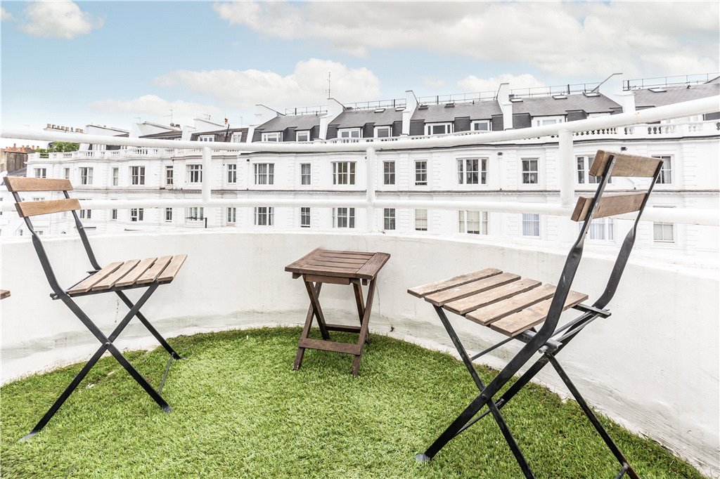 2 bed apartment for sale in Gloucester Terrace, London 9