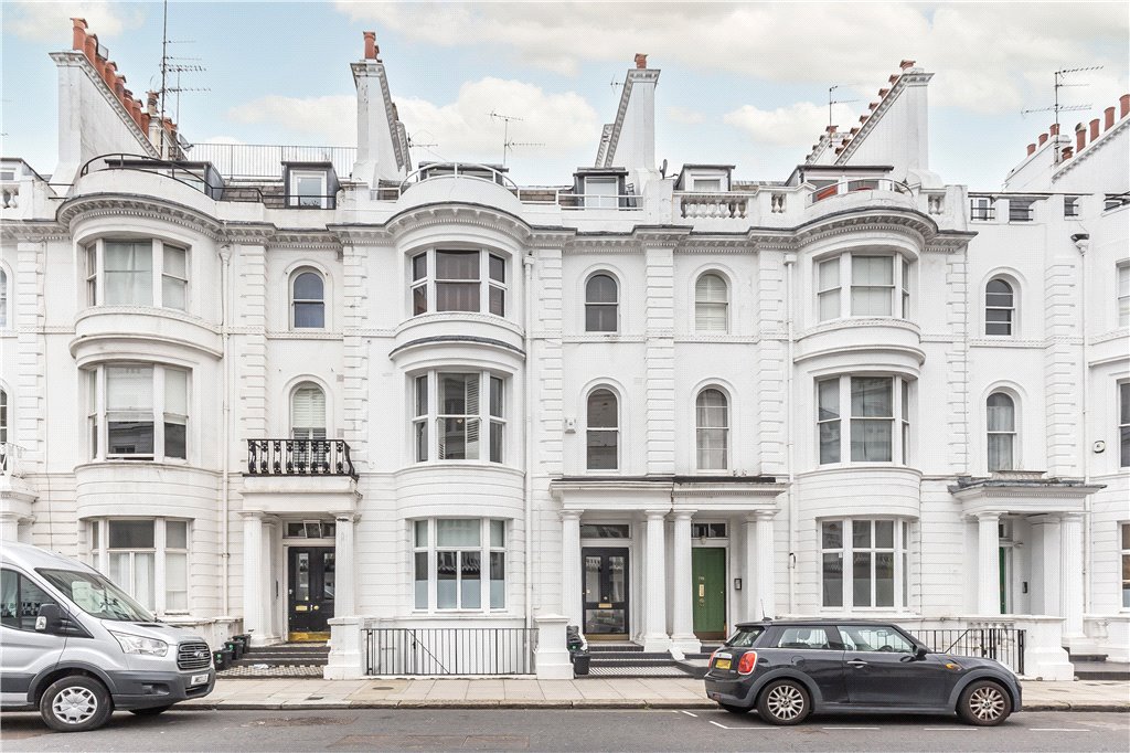 2 bed apartment for sale in Gloucester Terrace, London 10