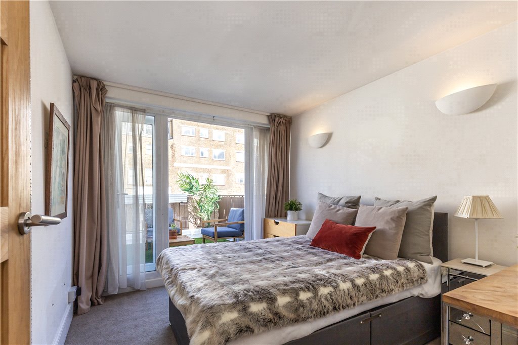 2 bed apartment for sale in Gloucester Terrace, London 5