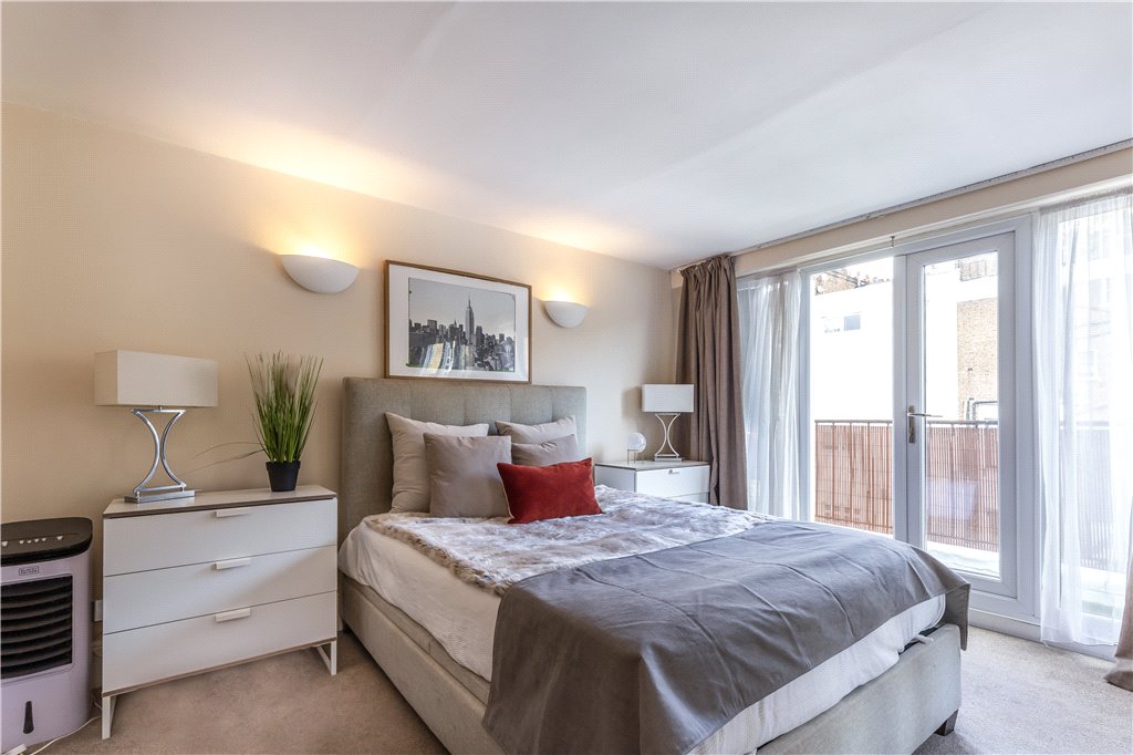 2 bed apartment for sale in Gloucester Terrace, London  - Property Image 4