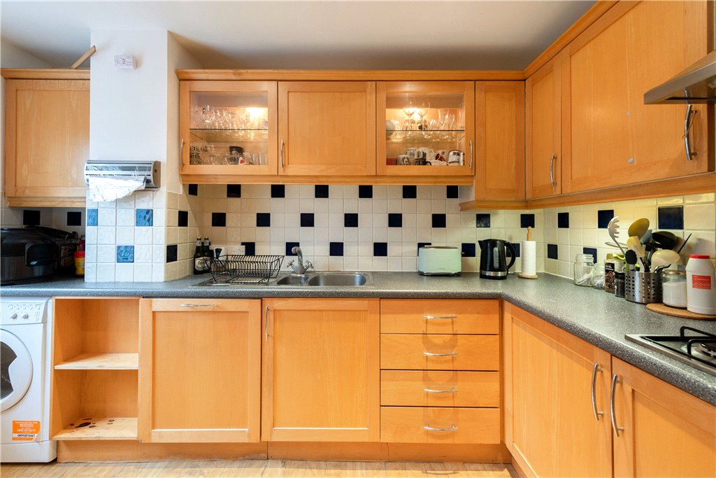 2 bed apartment for sale in Sapphire Court, 1 Ensign Street 6