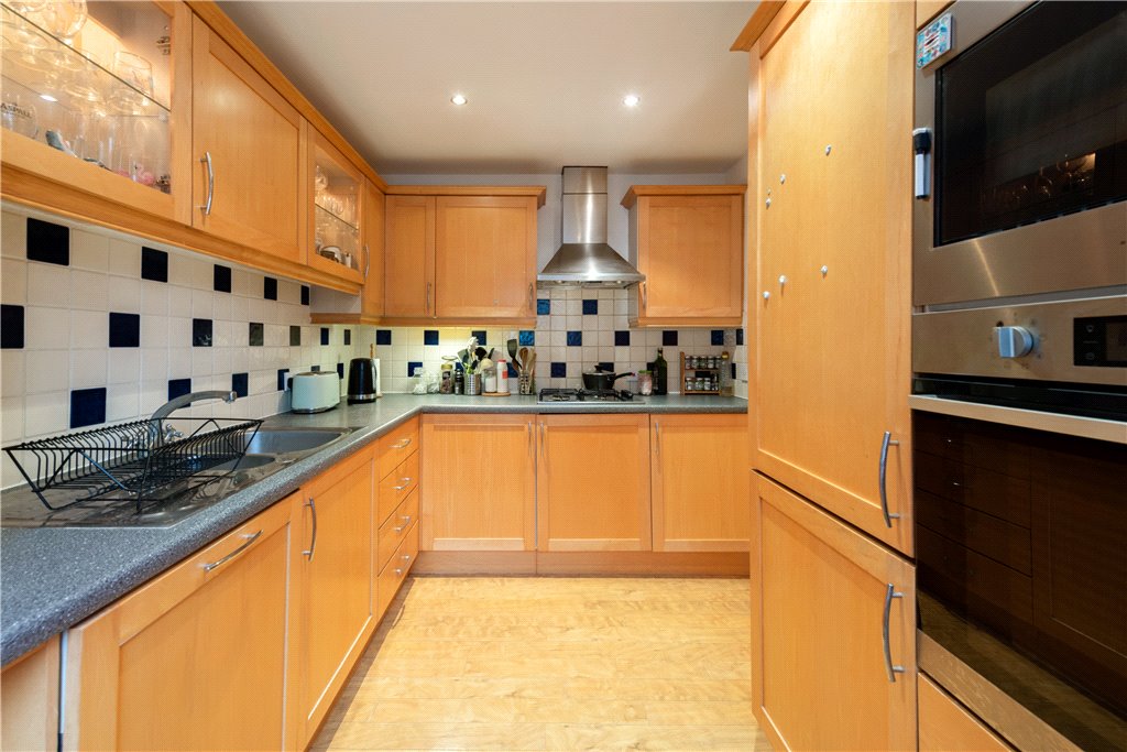 2 bed apartment for sale in Sapphire Court, 1 Ensign Street 4
