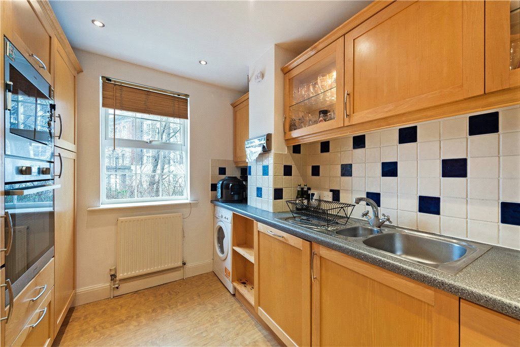 2 bed apartment for sale in Sapphire Court, 1 Ensign Street 5