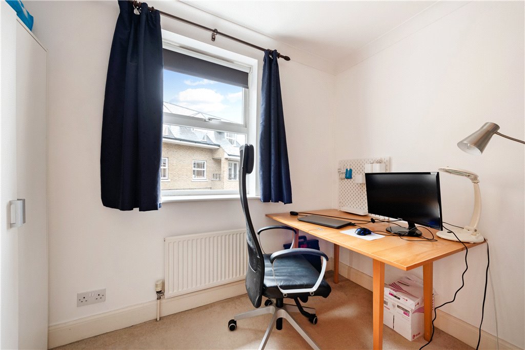 2 bed apartment for sale in Sapphire Court, 1 Ensign Street 7