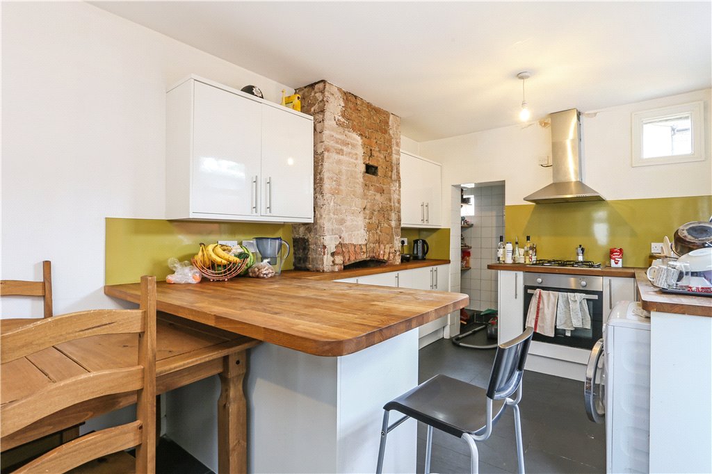 5 bed house to rent in Louise Road, London  - Property Image 2