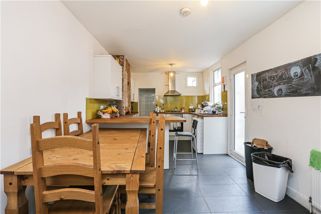 5 bed house to rent in Louise Road, London  - Property Image 3